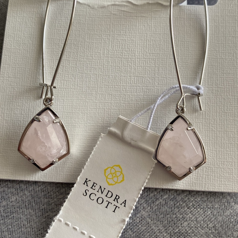 Kendra Scott NWT silver and pink quartz Carrine earrings - Picture 2 of 6